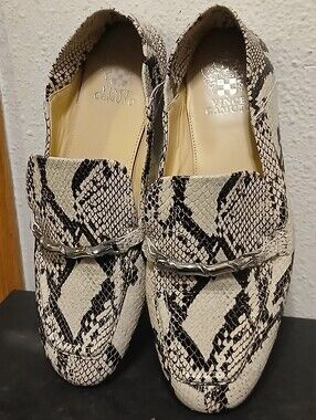 Vince Camuto Perenna Snakeskin Print Chain Detail Loafers Size 10M / 42